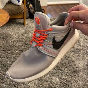 Nike roshe runs. Size 12